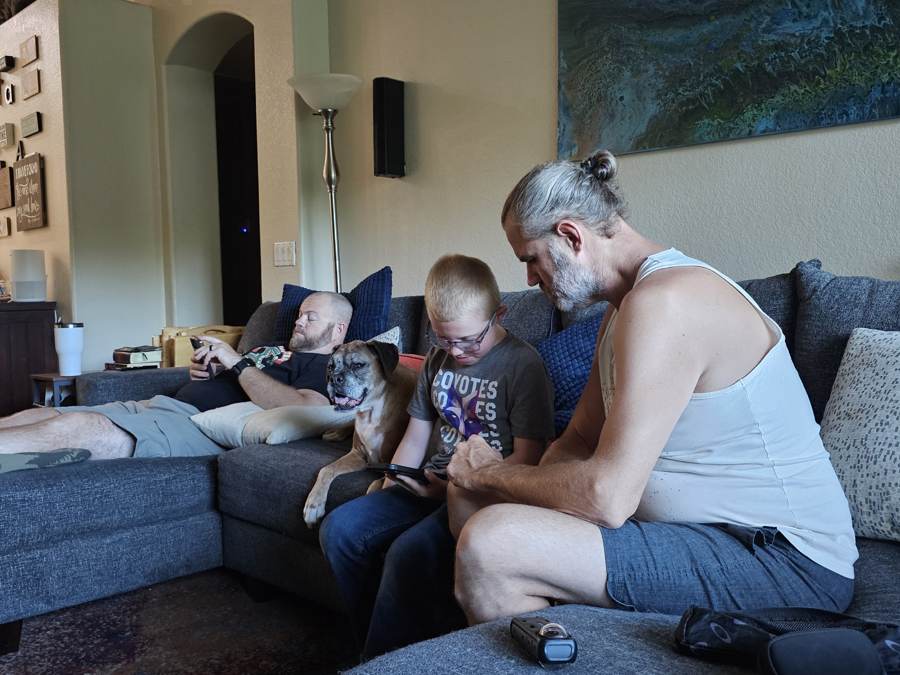 The crew and the twins hanging out on the couch